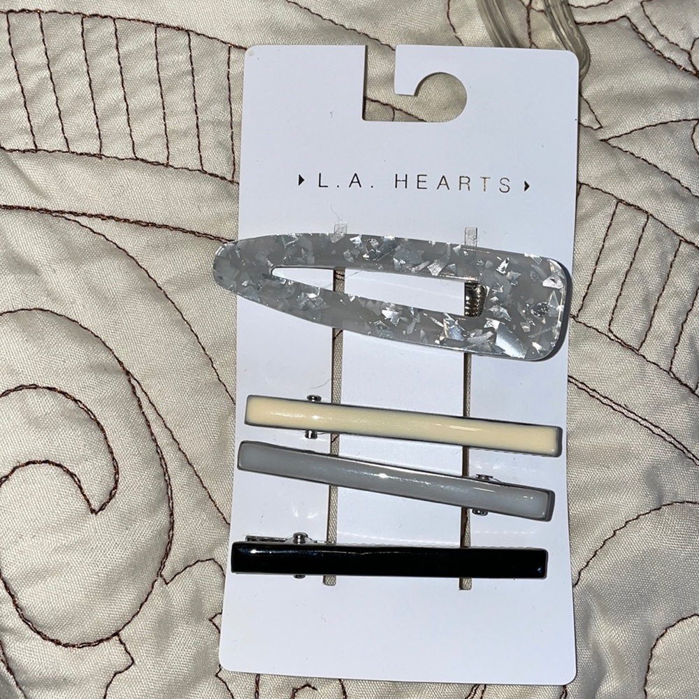 LA hearts hair clips 4 piece set